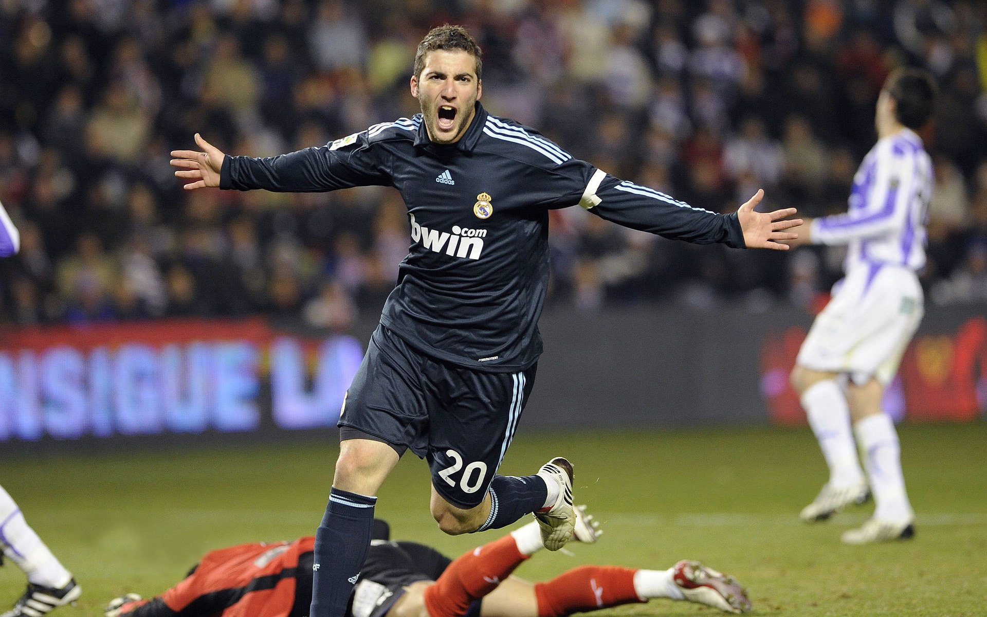 星空app官网-塞尔·拉恩：全黑队的反击王，突破后迅速寻找机会，创造得分机会